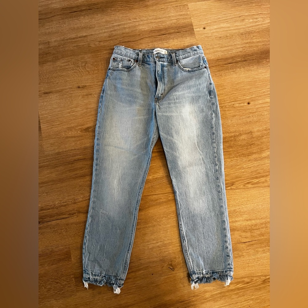 Abercrombie & Fitch High-Rise Mom Jean